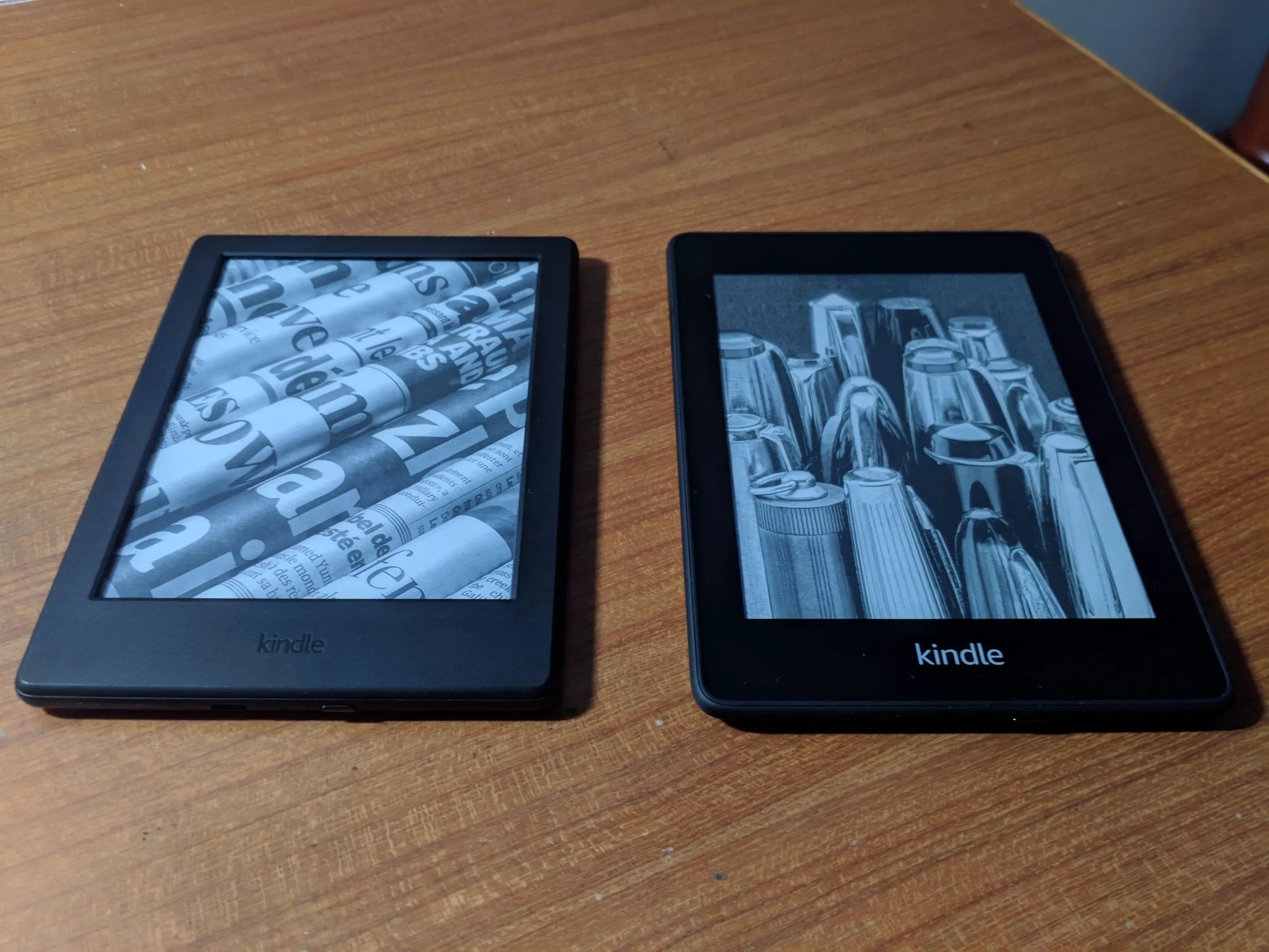 Kindle 8 和 Kindle Paperwhite 4 的正面比较